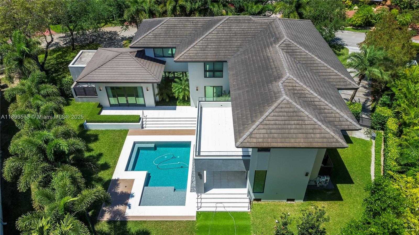 Small Image of 7015 MIRA FLORES AVE, Coral Gables Number 5