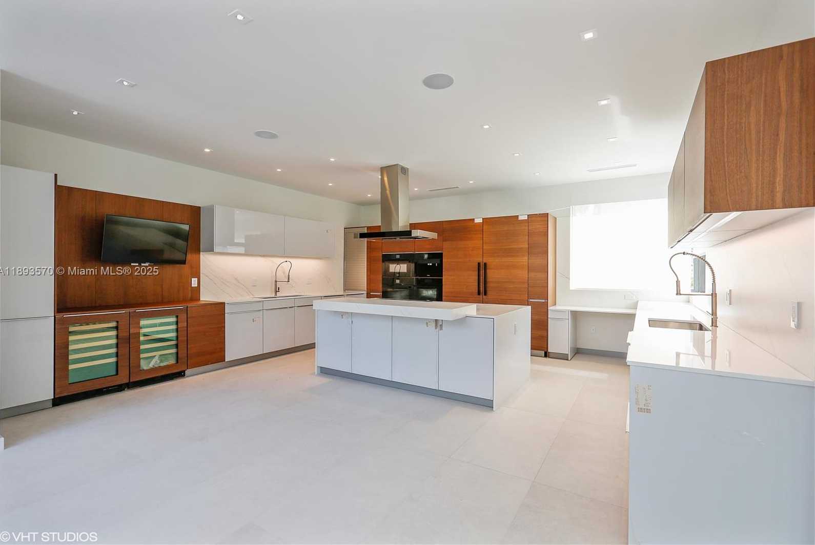 Small Image of 7015 MIRA FLORES AVE, Coral Gables Number 9