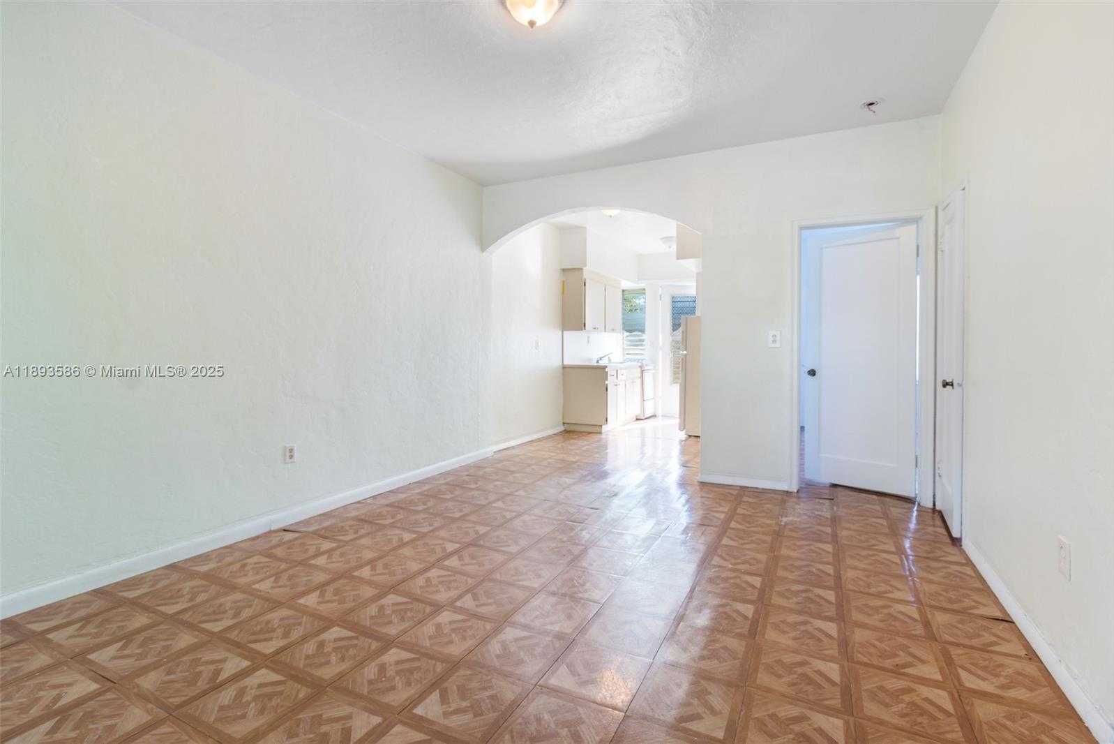 Small Image of 835 ALTON RD #7, Miami Beach Number 2