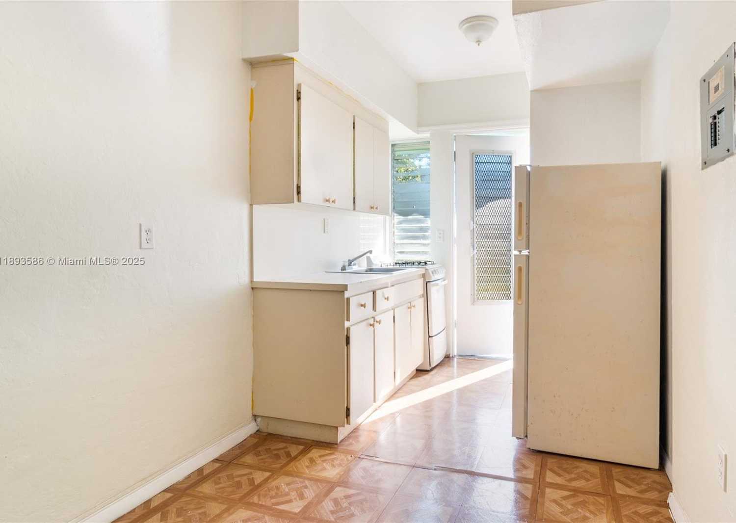 Small Image of 835 ALTON RD #7, Miami Beach Number 3
