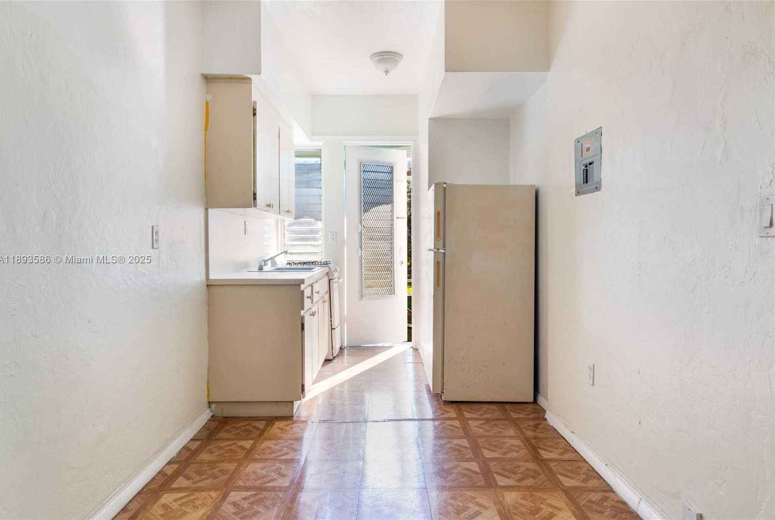 Small Image of 835 ALTON RD #7, Miami Beach Number 4