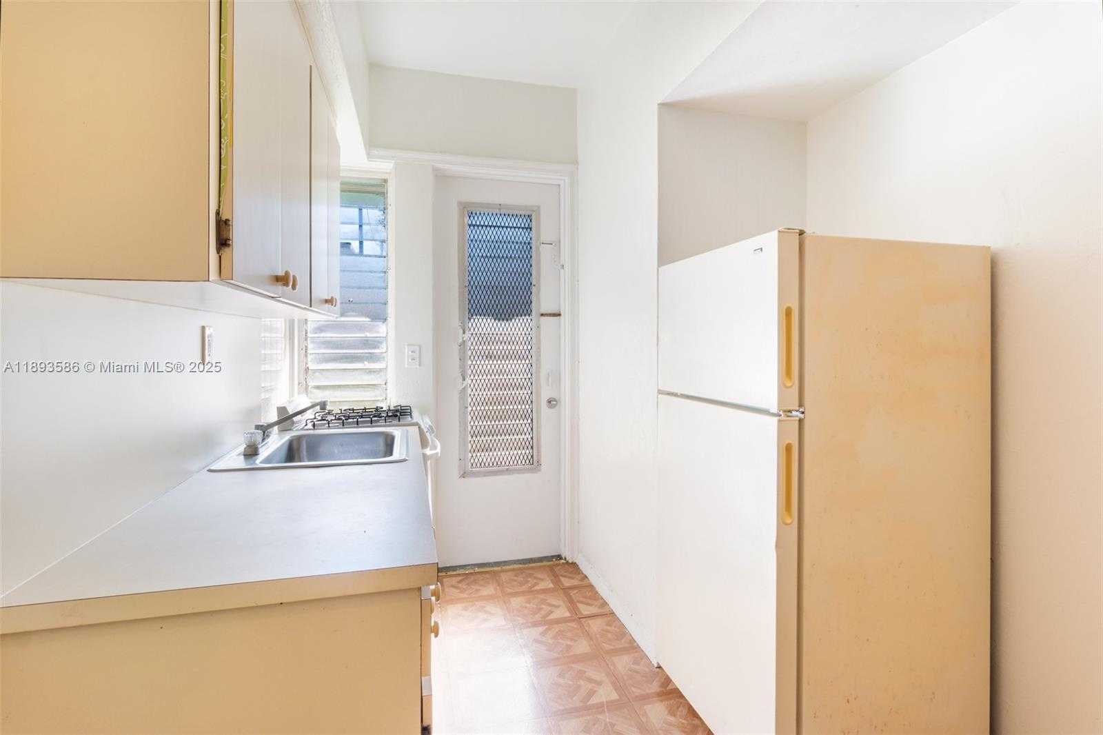 Small Image of 835 ALTON RD #7, Miami Beach Number 5