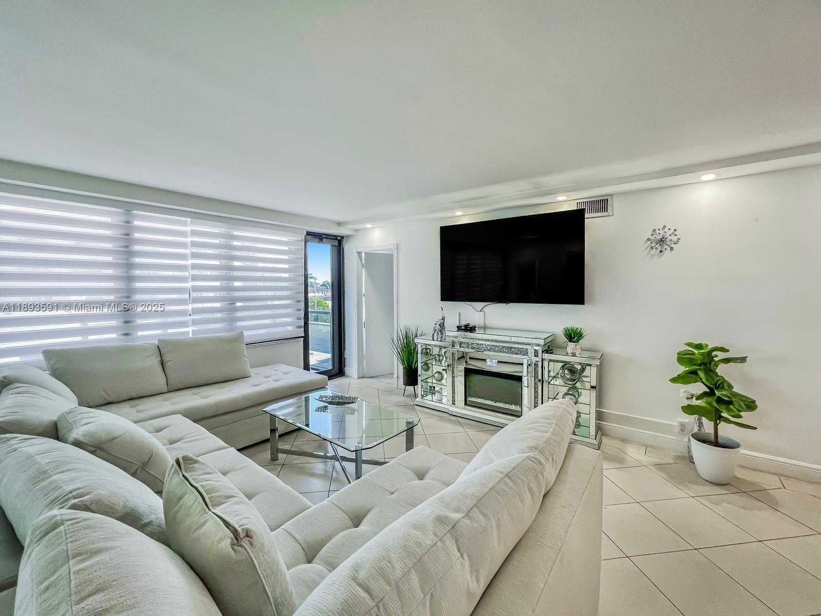 Small Image of 5225 COLLINS AVE #517, Miami Beach Number 3