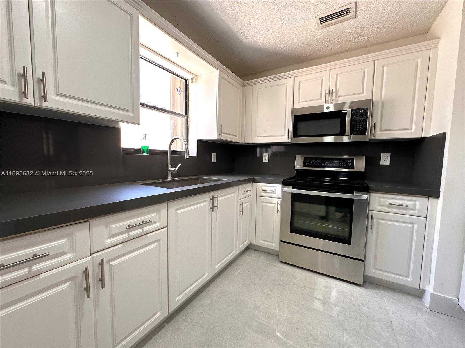 Small Image of 3952 SOUTH WEST 136TH AVE #1, Miami Number 12