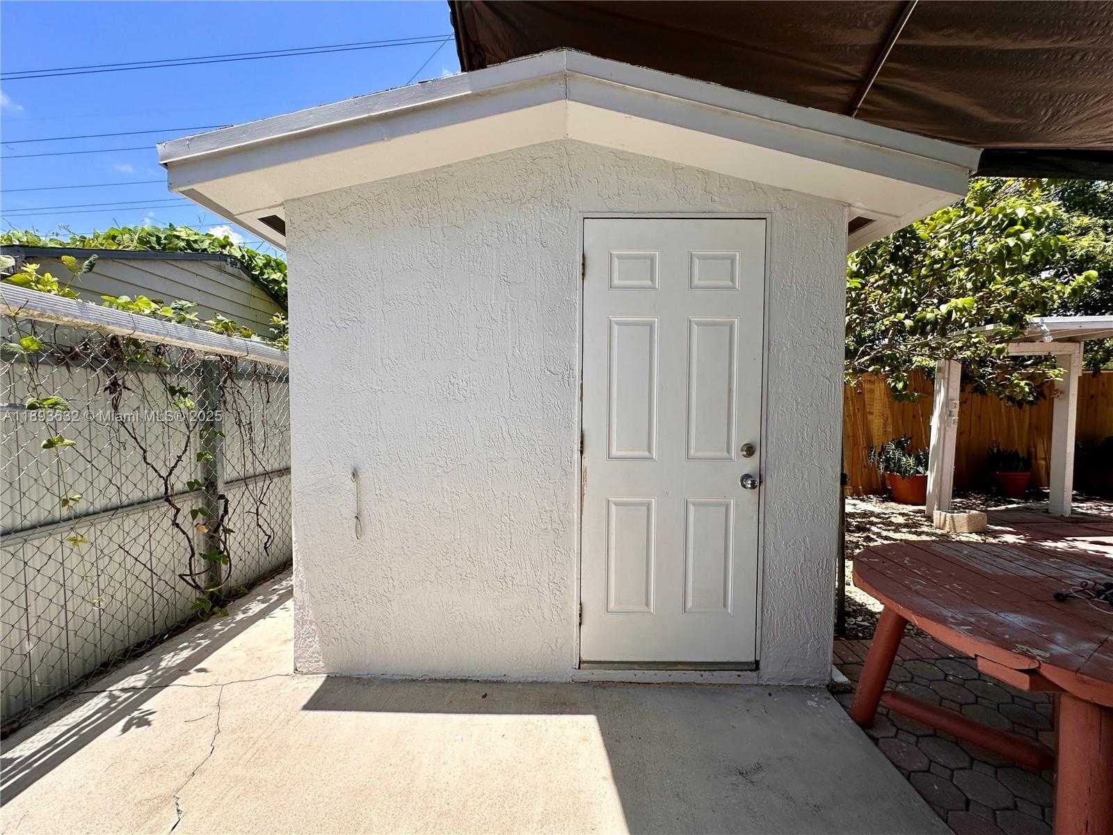 Small Image of 3952 SOUTH WEST 136TH AVE #1, Miami Number 18