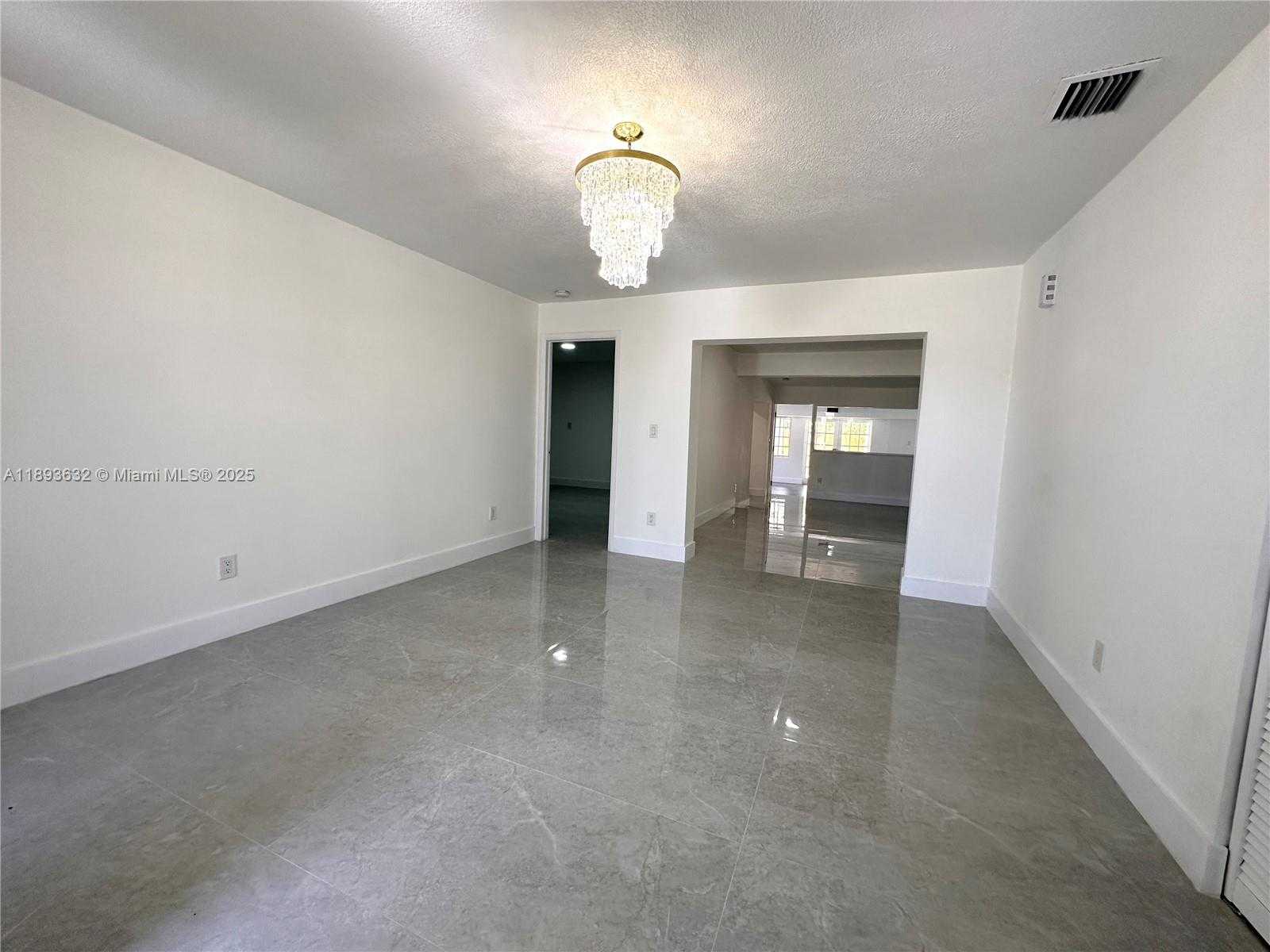 Small Image of 3952 SOUTH WEST 136TH AVE #1, Miami Number 2