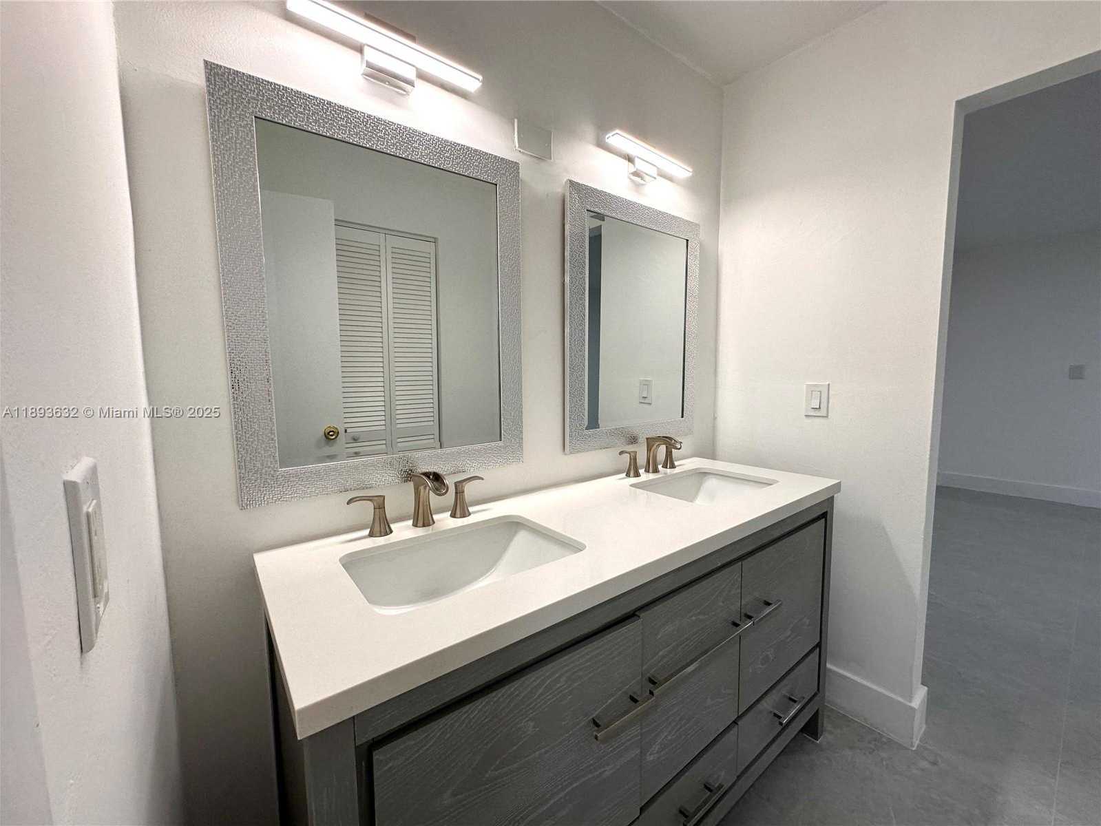 Small Image of 3952 SOUTH WEST 136TH AVE #1, Miami Number 6