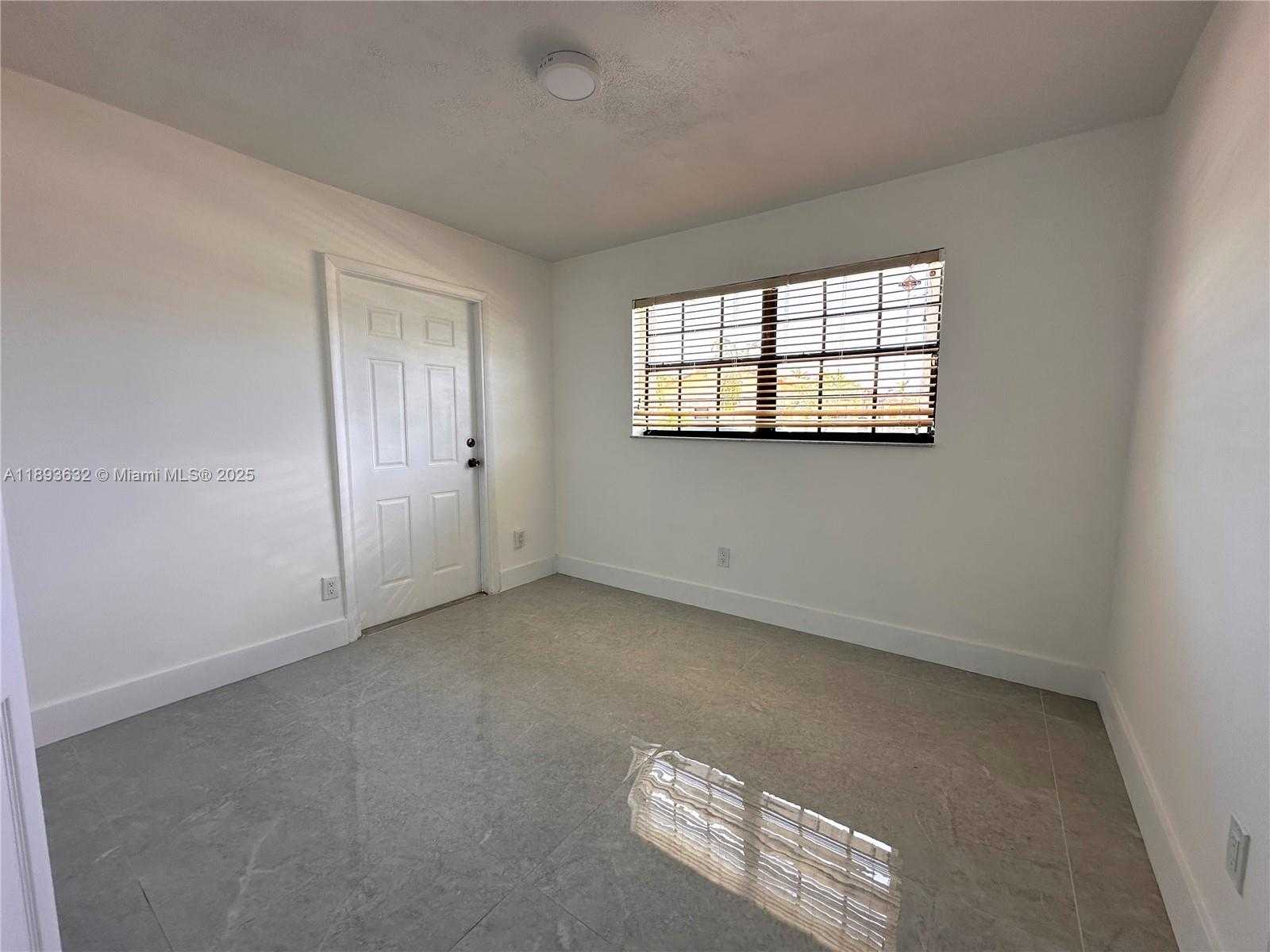 Small Image of 3952 SOUTH WEST 136TH AVE #1, Miami Number 7