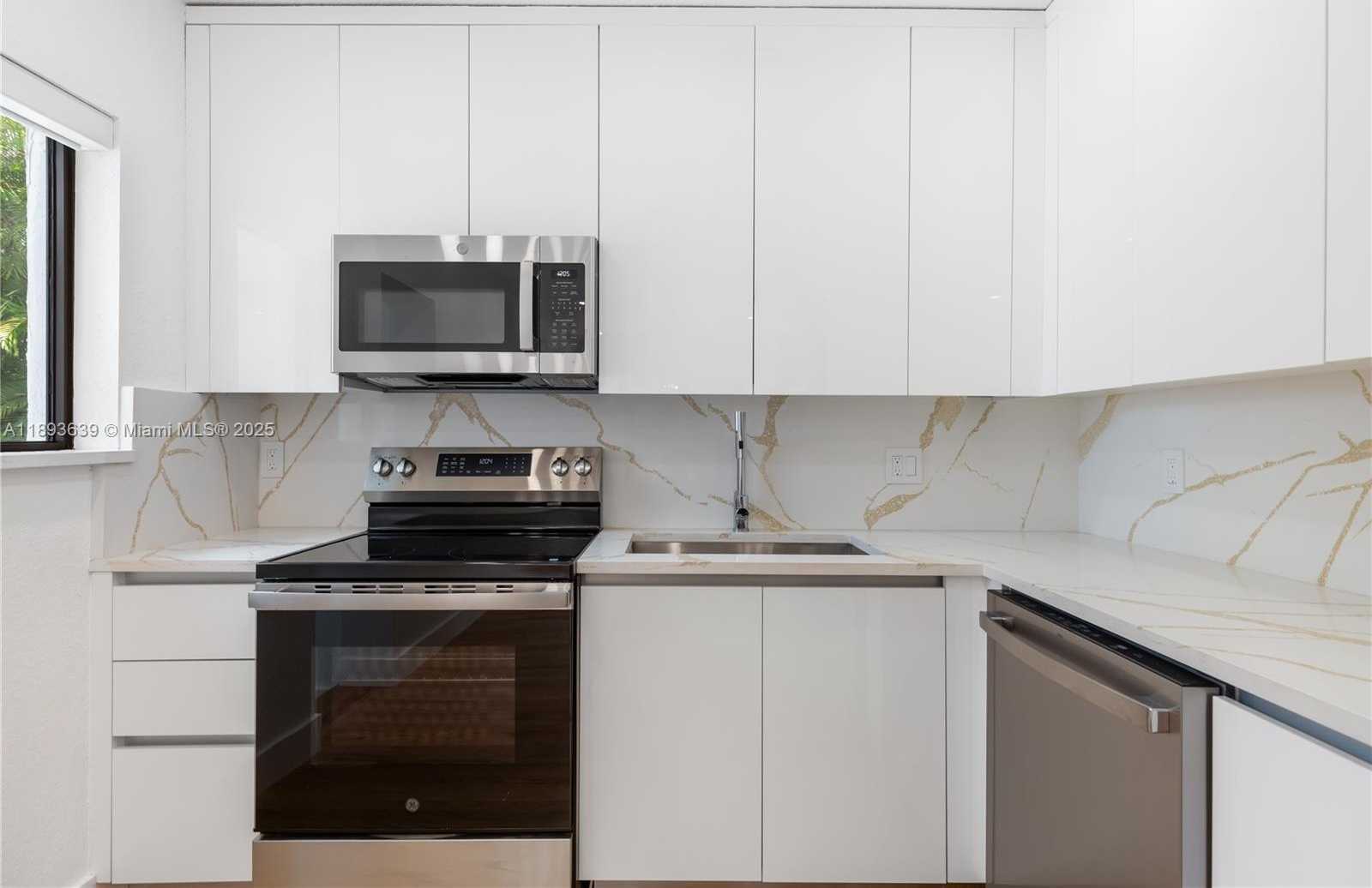 Small Image of 6731 SOUTH WEST 33RD ST, Miami Number 21