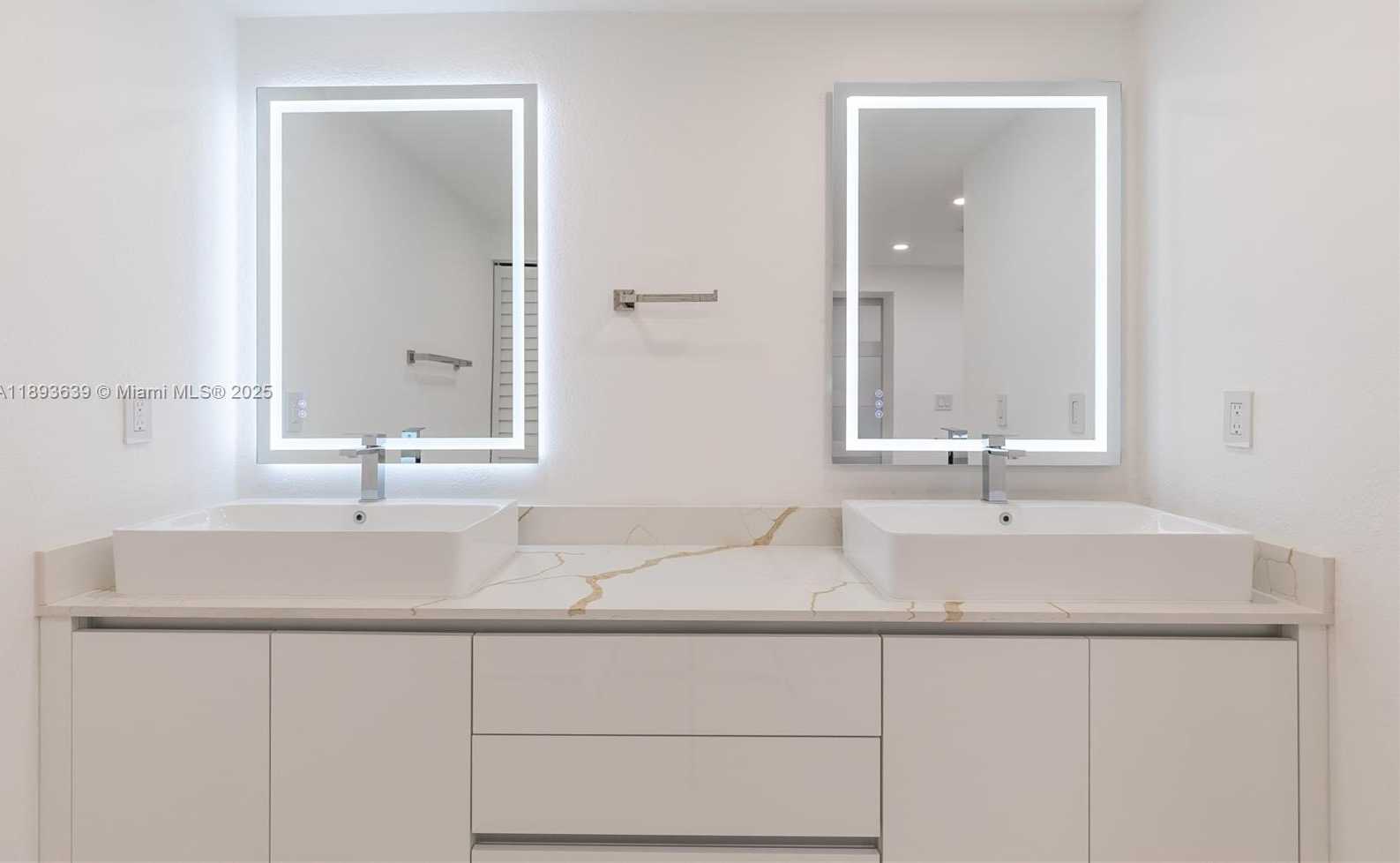 Small Image of 6731 SOUTH WEST 33RD ST, Miami Number 31