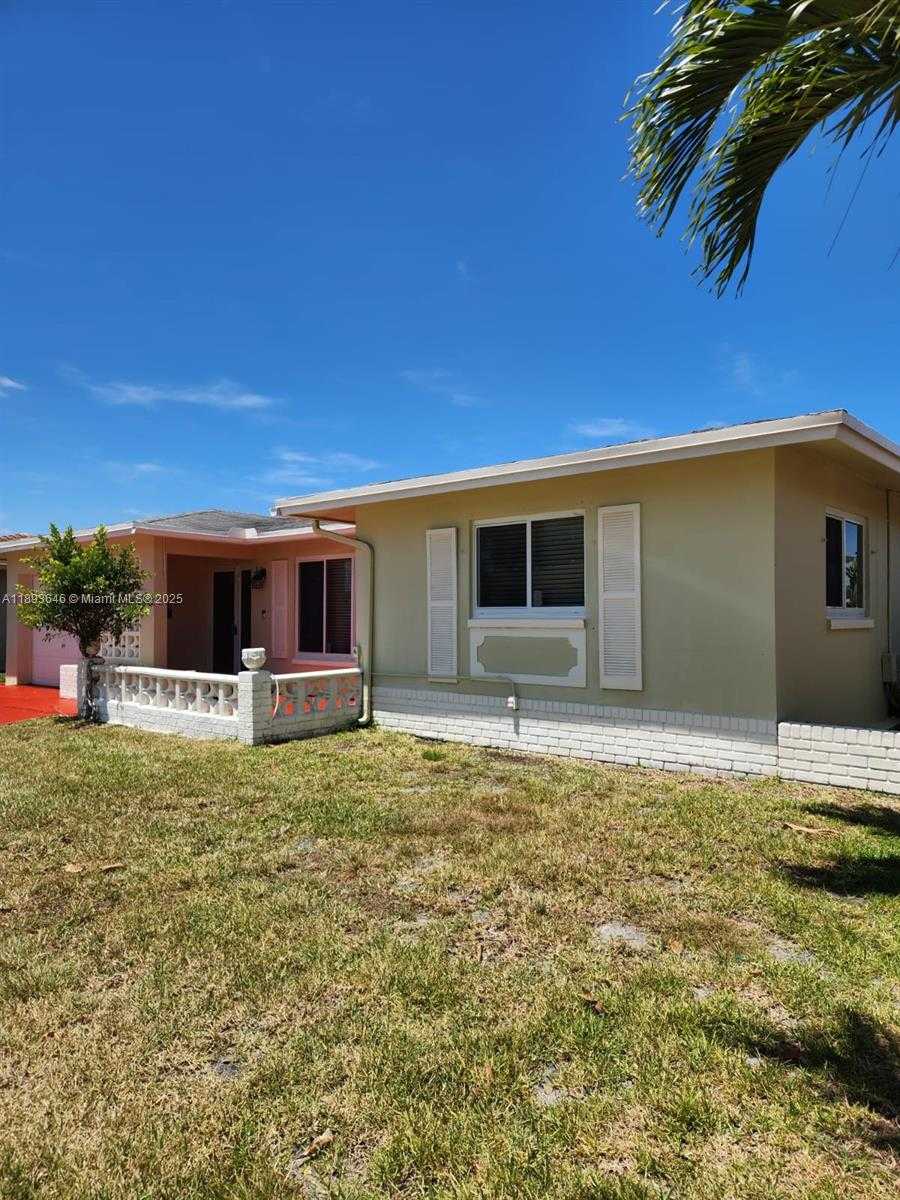 Small Image of 6807 NORTH WEST 58TH CT #6807, Tamarac Number 2