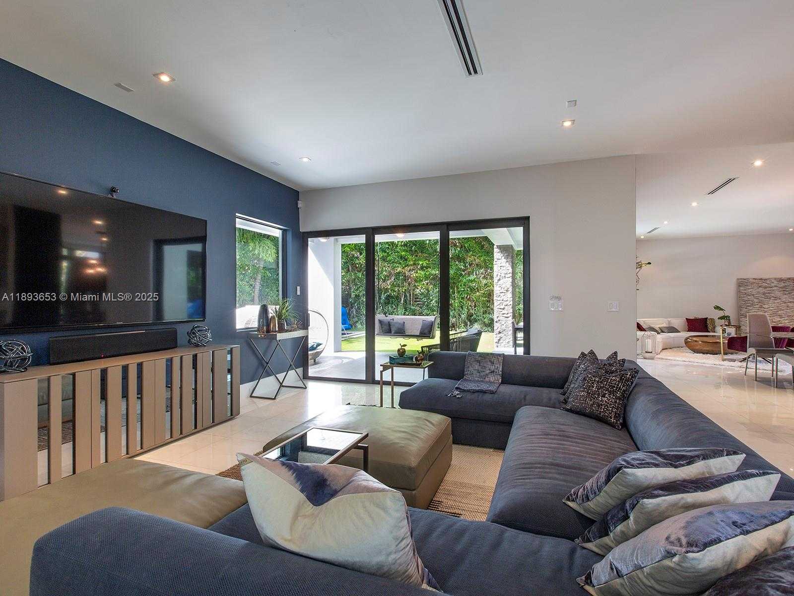 Small Image of 7500 SOUTH WEST 57TH CT, South Miami Number 15