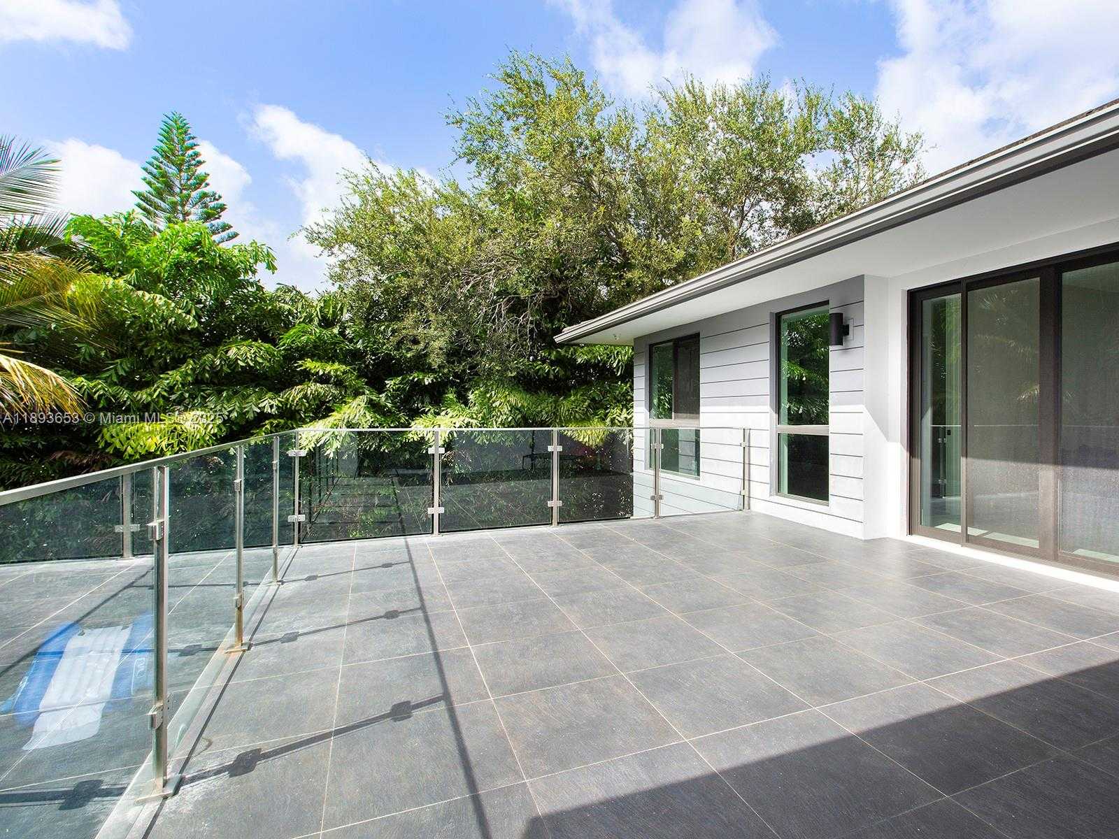 Small Image of 7500 SOUTH WEST 57TH CT, South Miami Number 24