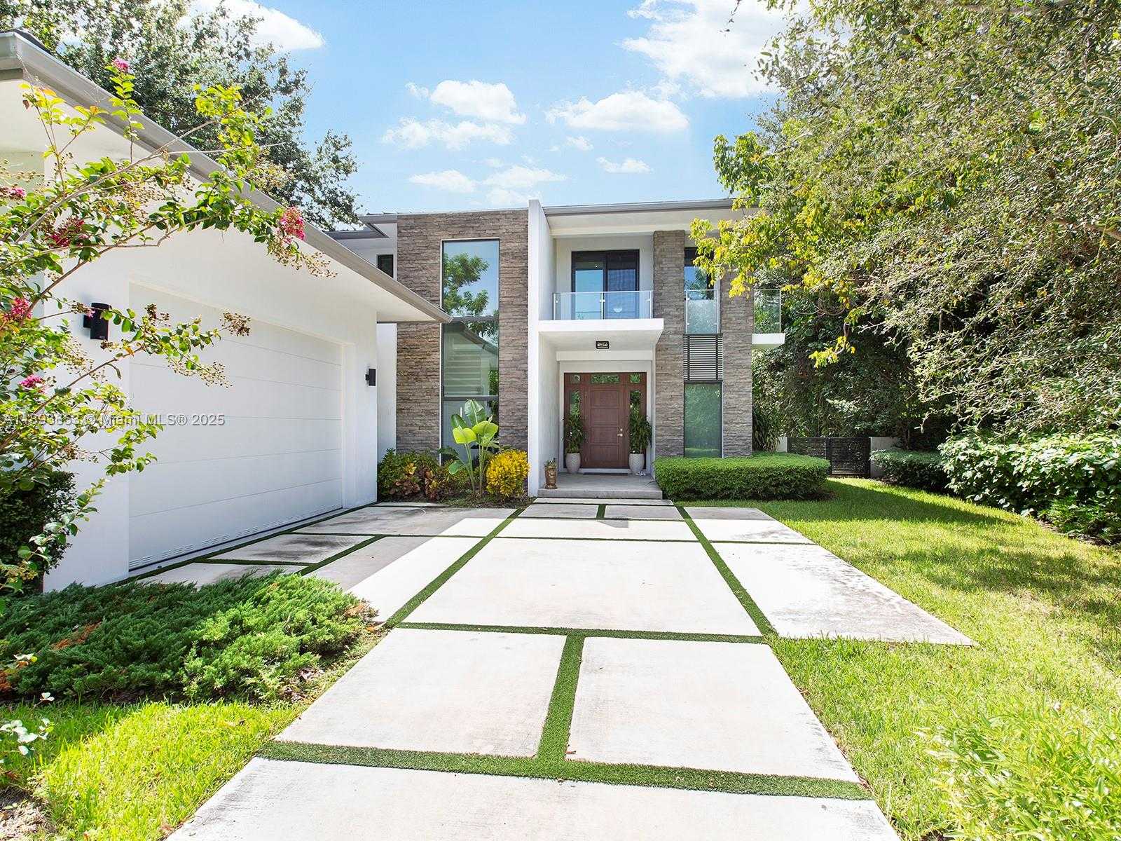 Small Image of 7500 SOUTH WEST 57TH CT, South Miami Number 3