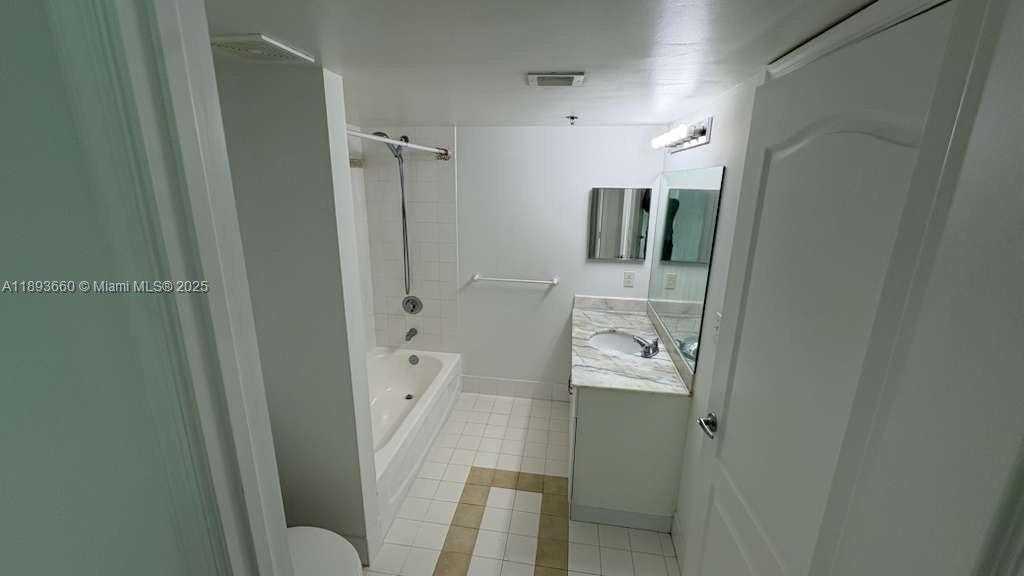 Small Image of 1200 BRICKELL BAY DR #3505, Miami Number 22