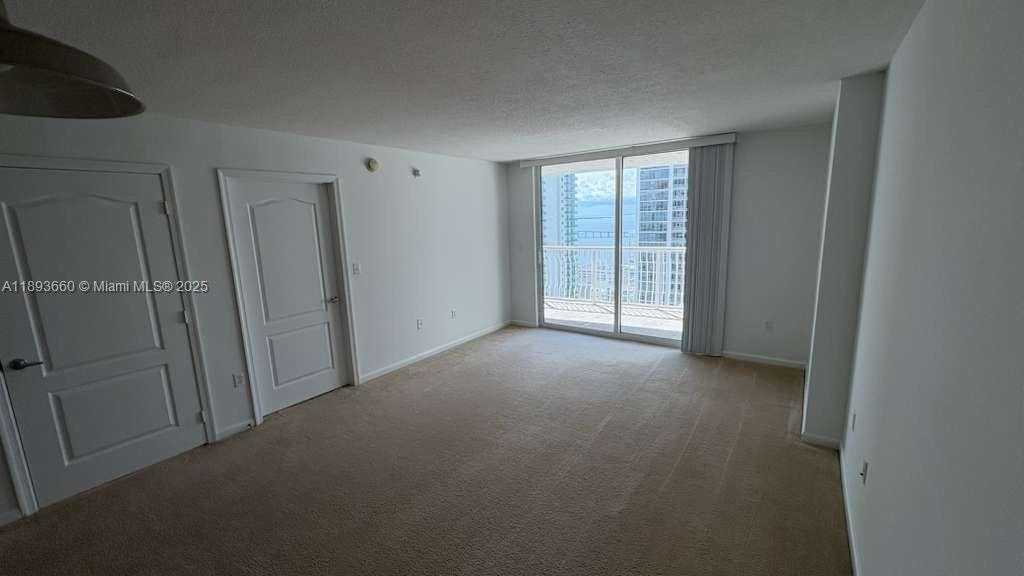 Small Image of 1200 BRICKELL BAY DR #3505, Miami Number 6