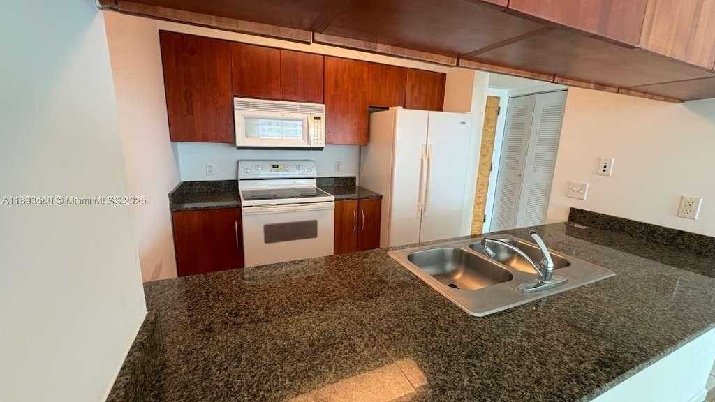 Small Image of 1200 BRICKELL BAY DR #3505, Miami Number 8