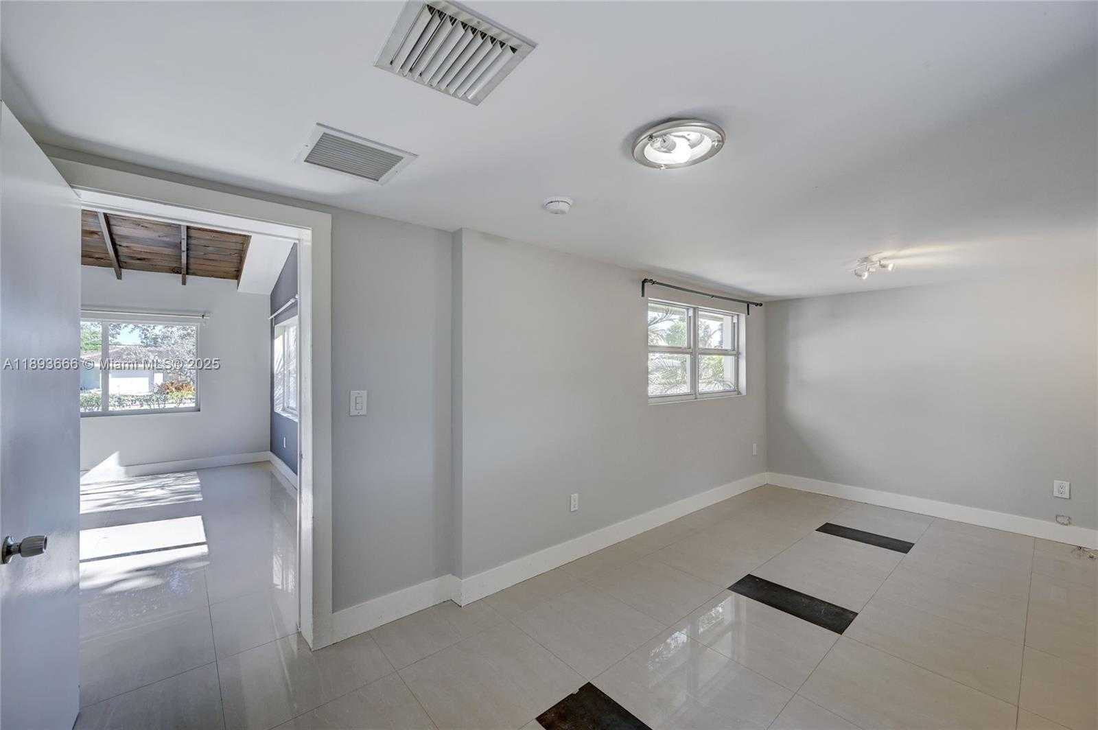 Small Image of 4617 NORTH ANDREWS AVE, Oakland Park Number 11