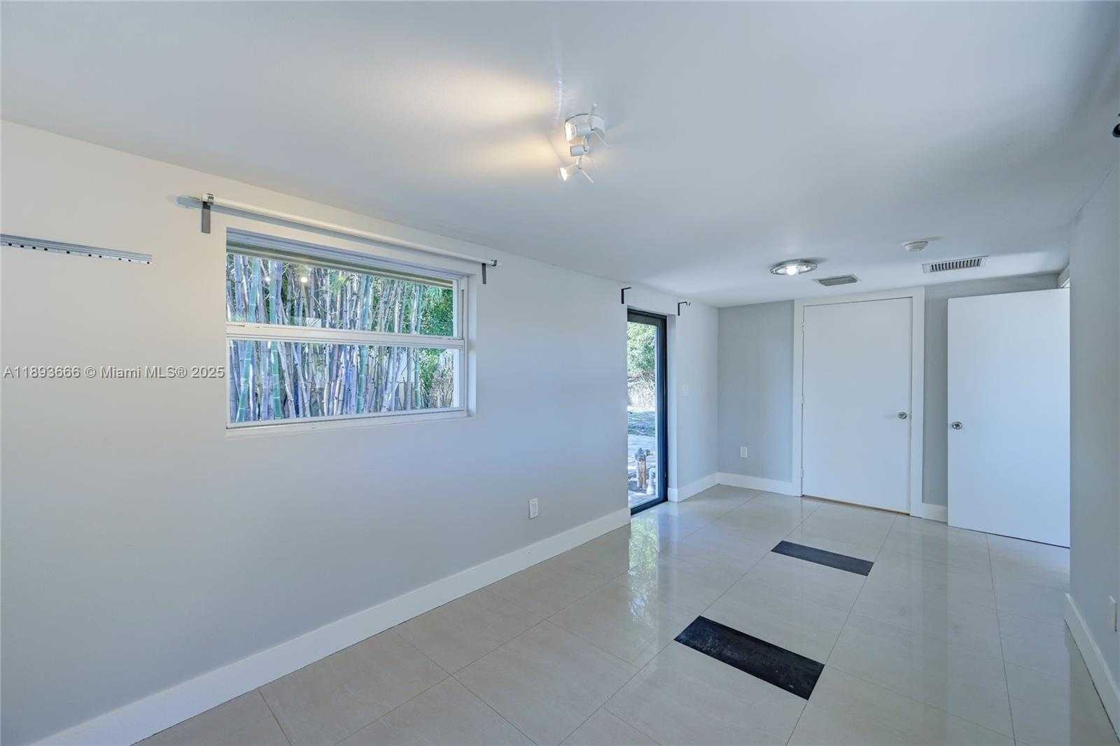 Small Image of 4617 NORTH ANDREWS AVE, Oakland Park Number 12