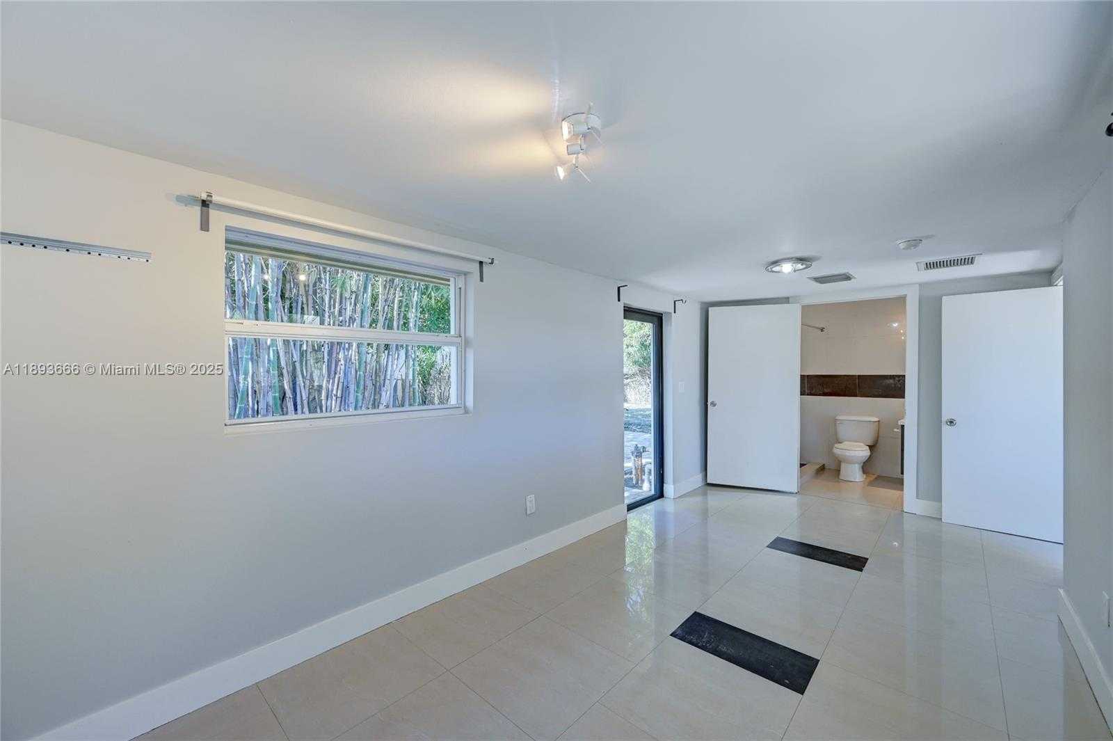 Small Image of 4617 NORTH ANDREWS AVE, Oakland Park Number 13