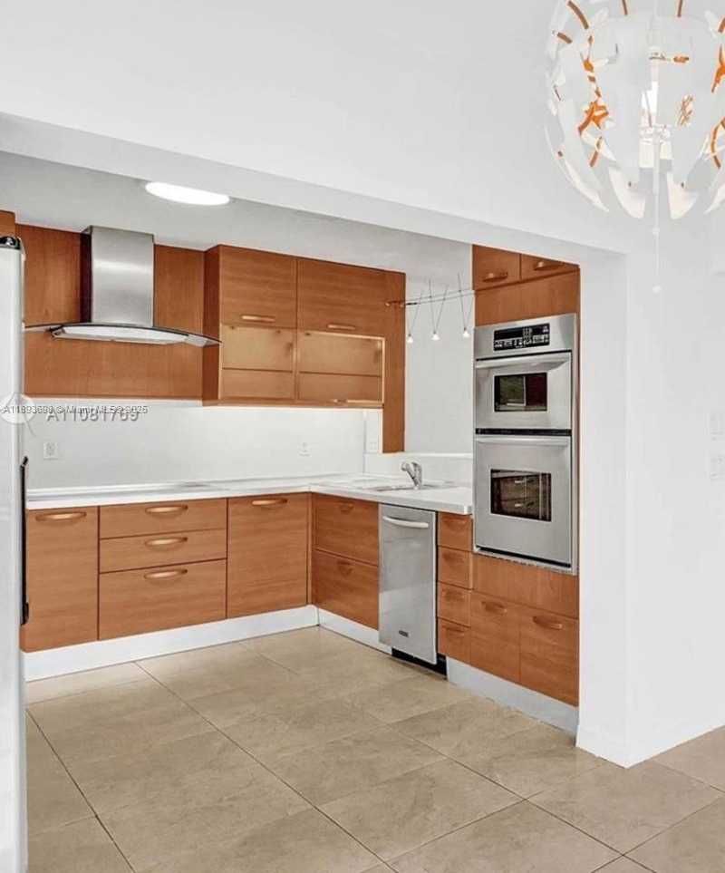 Small Image of 20937 BAY CT #114-1, Aventura Number 6
