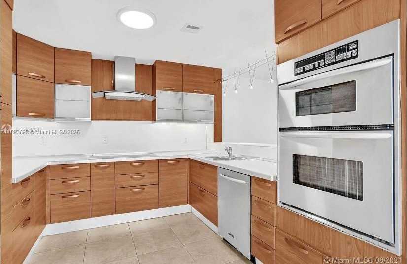 Small Image of 20937 BAY CT #114-1, Aventura Number 7