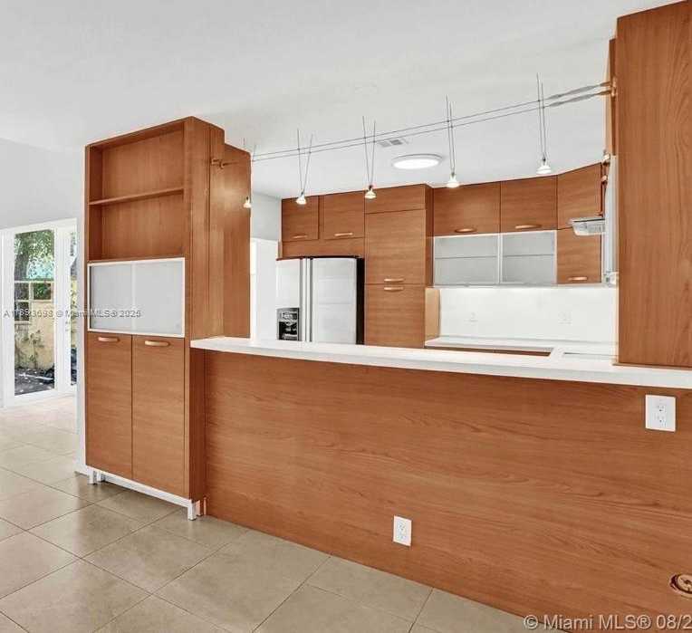 Small Image of 20937 BAY CT #114-1, Aventura Number 8