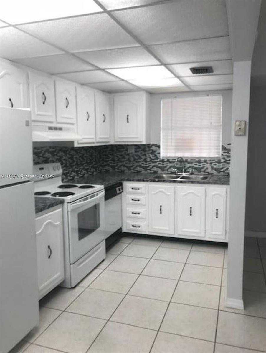 Small Image of 210 NORTH WEST 87TH AVE #L220, Miami Number 3