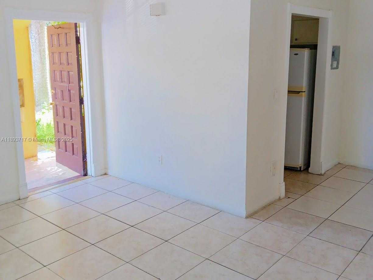 Small Image of 1826 CLEVELAND ST #1, Hollywood Number 3