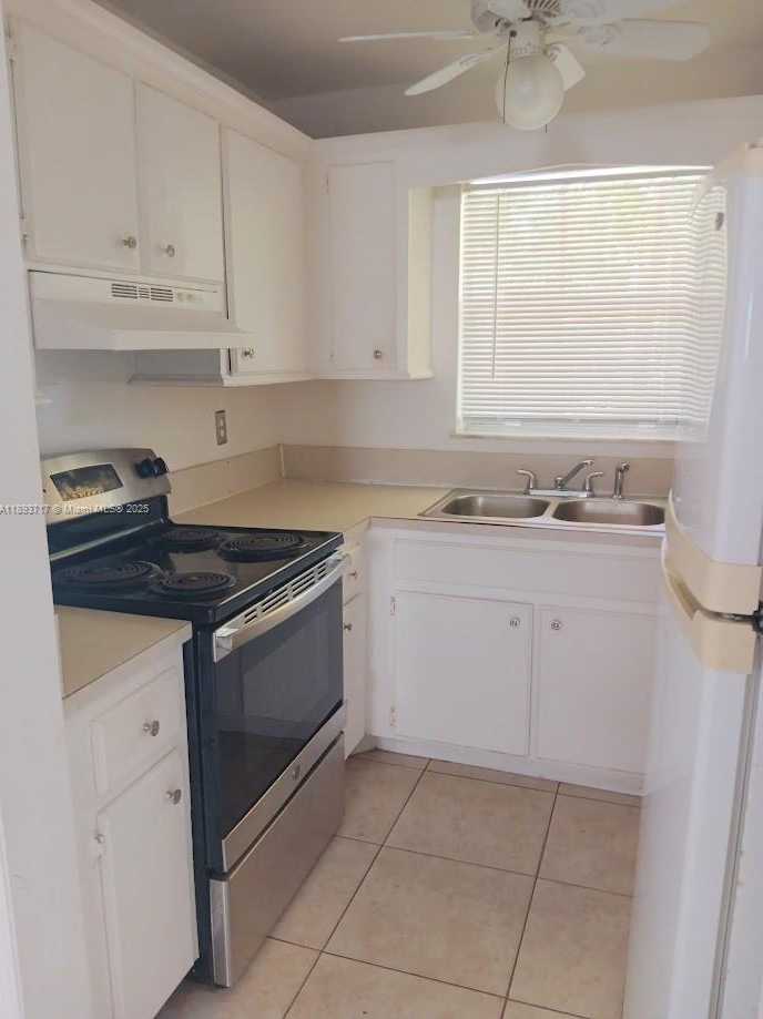 Small Image of 1826 CLEVELAND ST #1, Hollywood Number 7