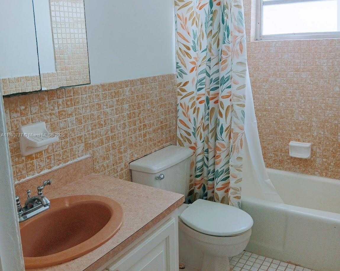 Small Image of 1826 CLEVELAND ST #1, Hollywood Number 9