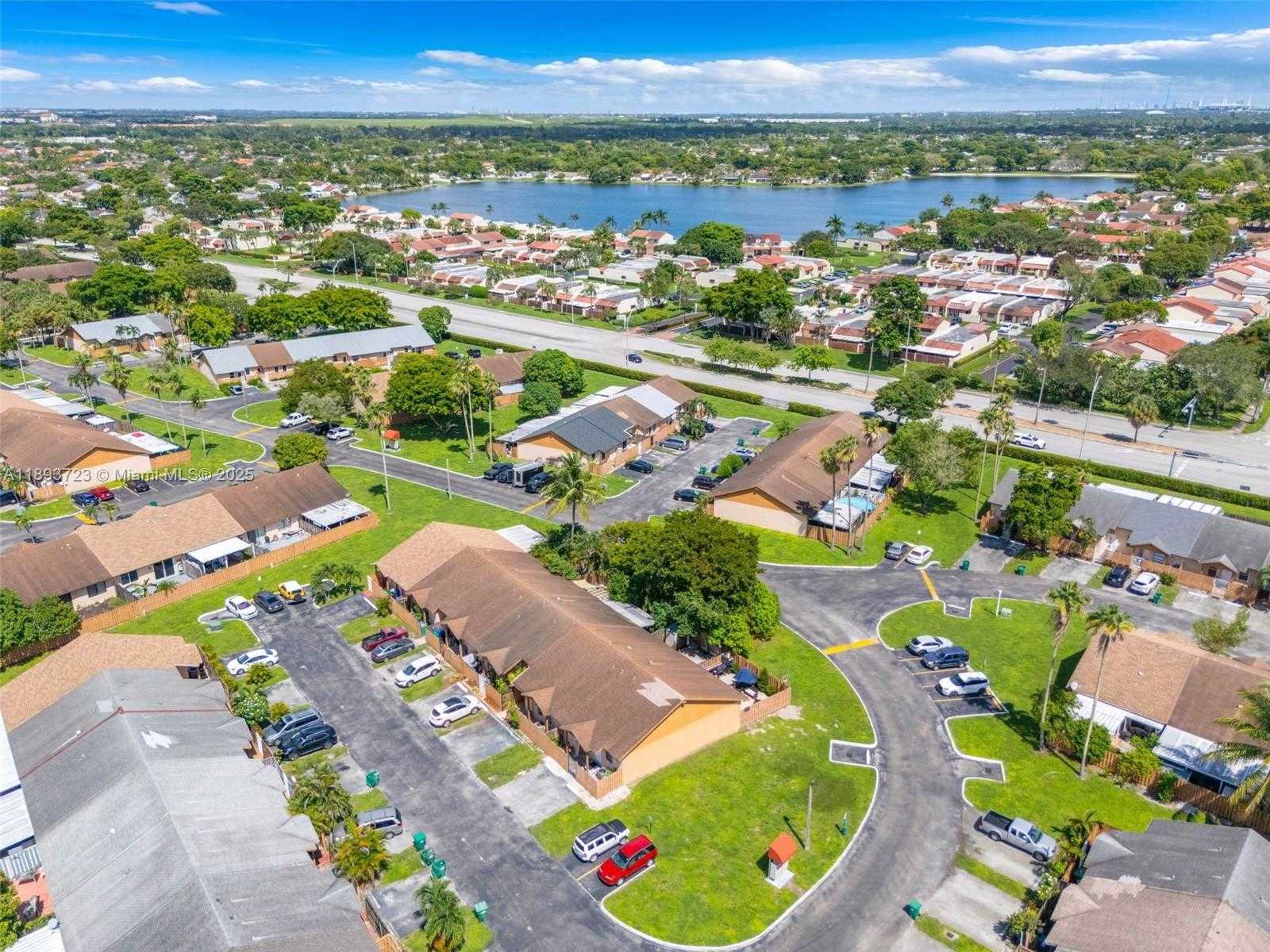Small Image of 6713 NORTH WEST 188TH TER #6713, Hialeah Number 24