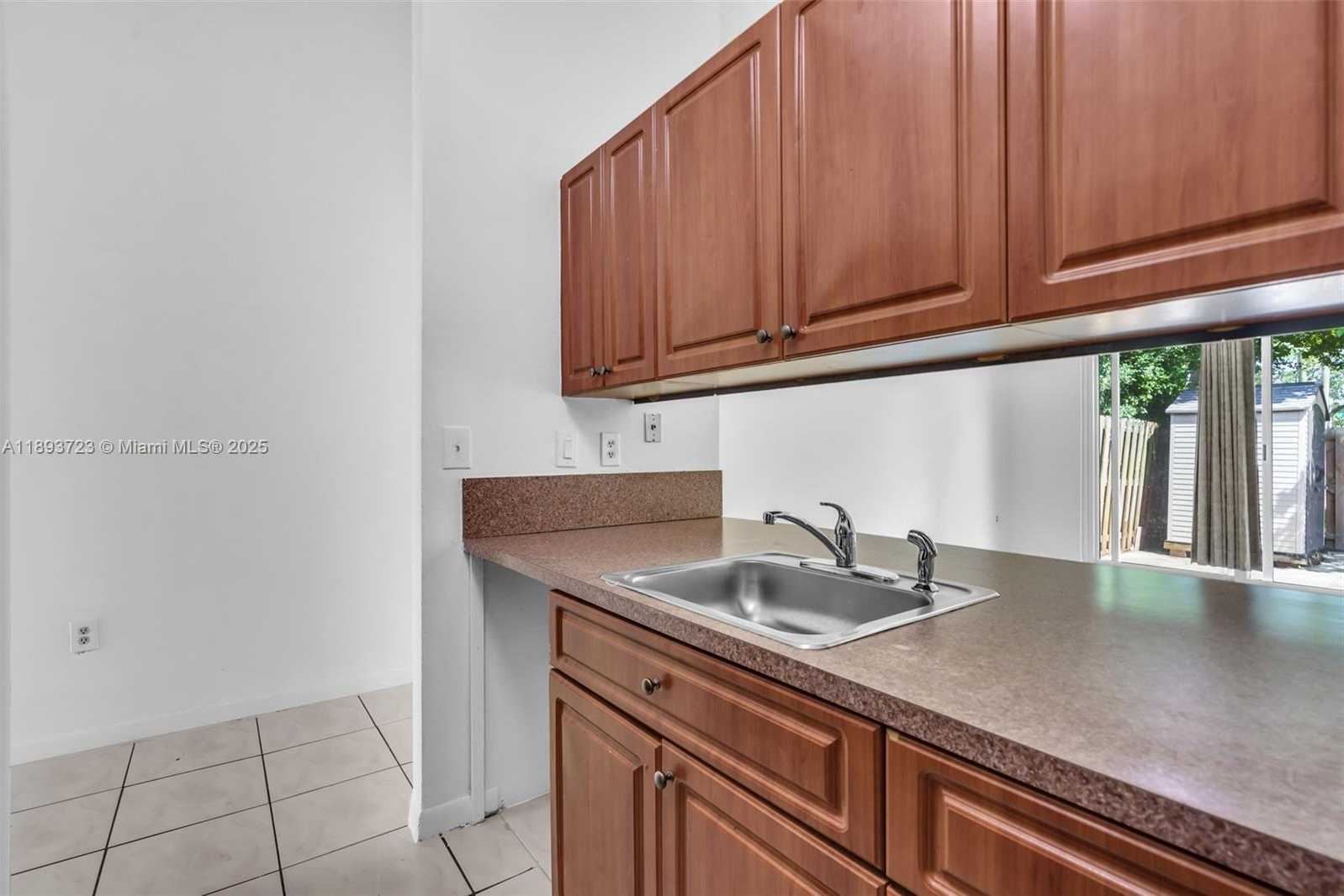 Small Image of 6713 NORTH WEST 188TH TER #6713, Hialeah Number 4