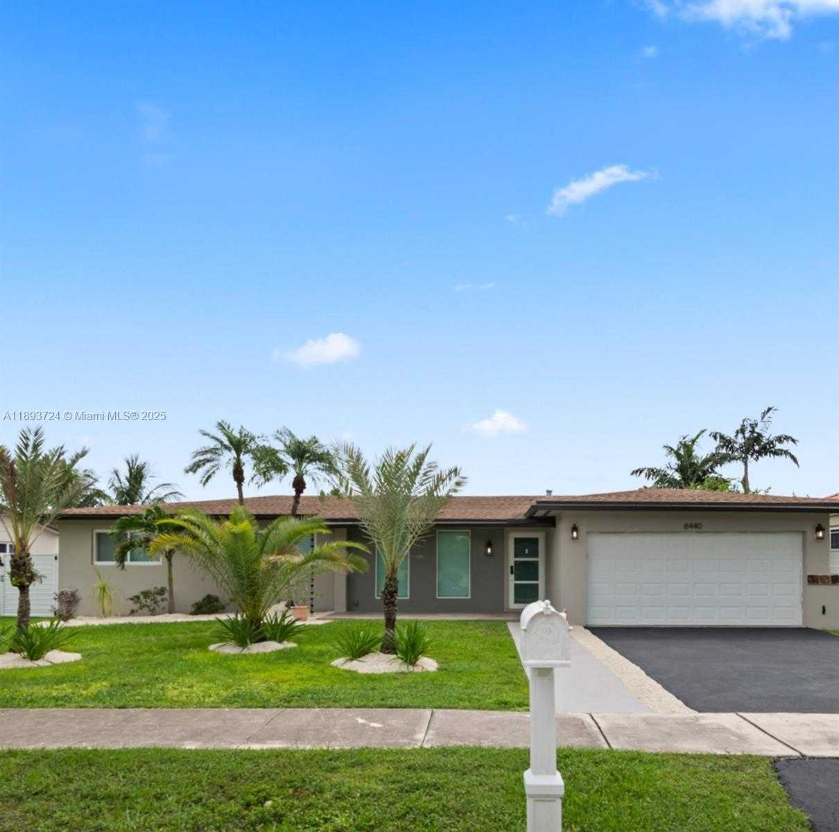 Small Image of 8440 SOUTH WEST 201ST ST, Cutler Bay Number 5