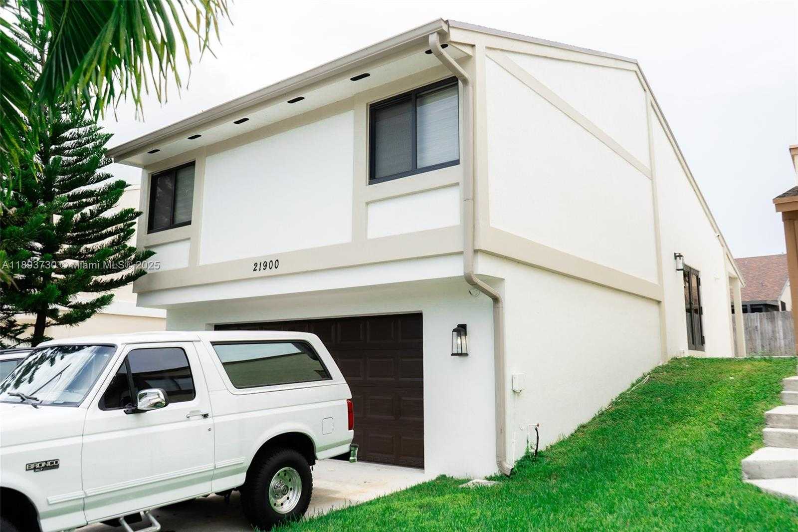 Small Image of 21900 SOUTH WEST 100TH PL, Cutler Bay Number 9