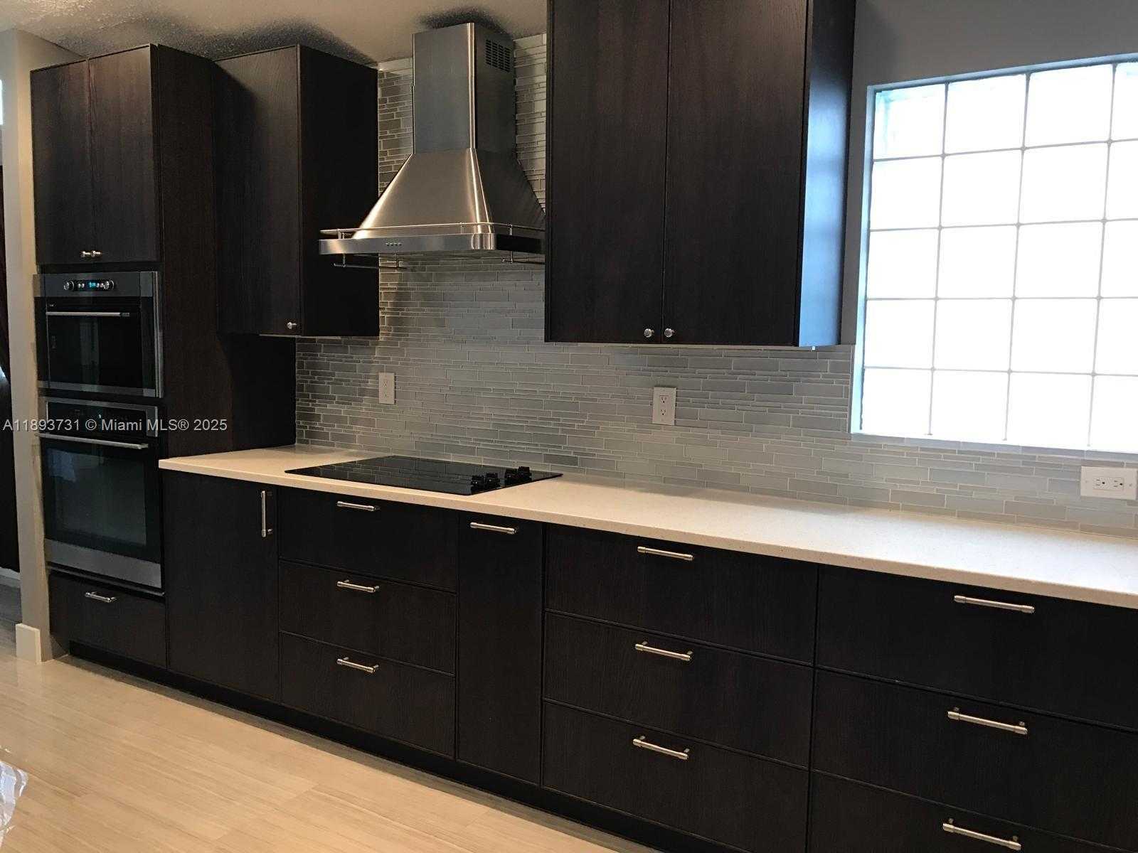 Small Image of 16405 SAPPHIRE ST #16405, Weston Number 2