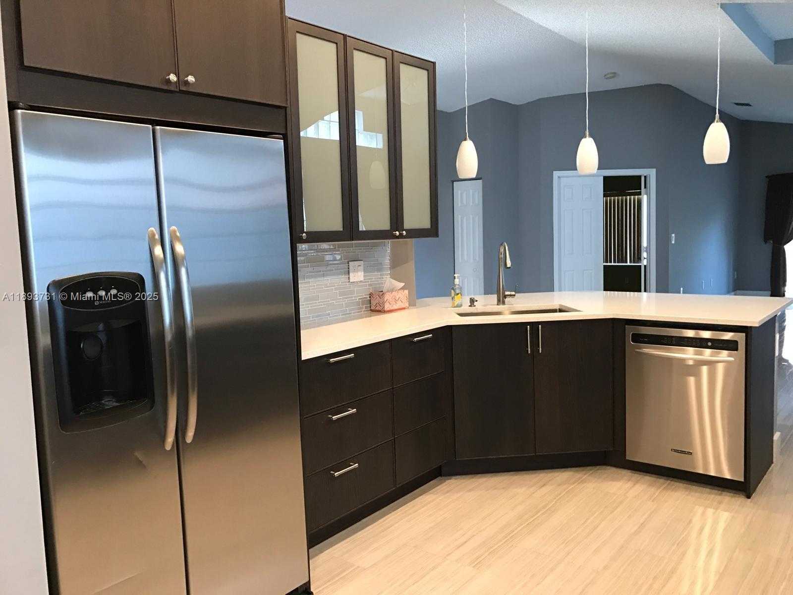 Small Image of 16405 SAPPHIRE ST #16405, Weston Number 4