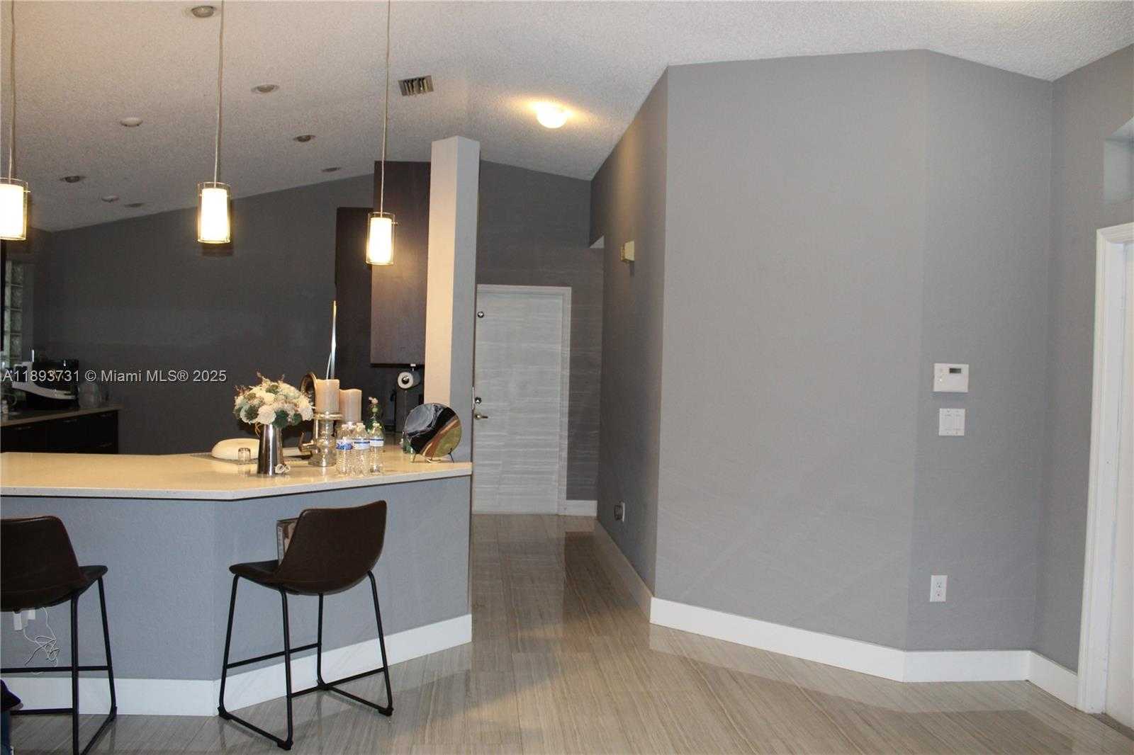 Small Image of 16405 SAPPHIRE ST #16405, Weston Number 5