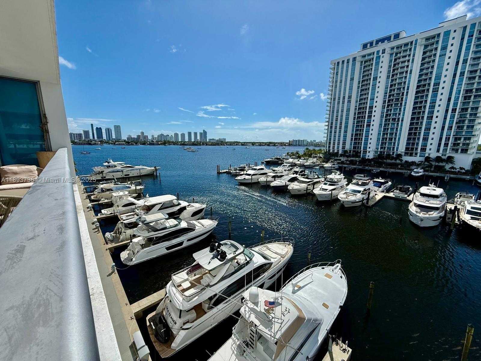 Small Image of 17301 BISCAYNE BLVD #501, North Miami Beach Number 19