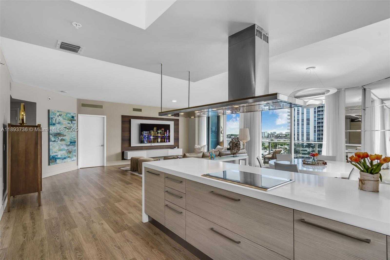 Small Image of 17301 BISCAYNE BLVD #501, North Miami Beach Number 20