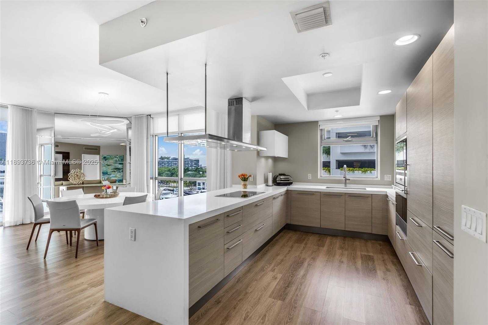 Small Image of 17301 BISCAYNE BLVD #501, North Miami Beach Number 21