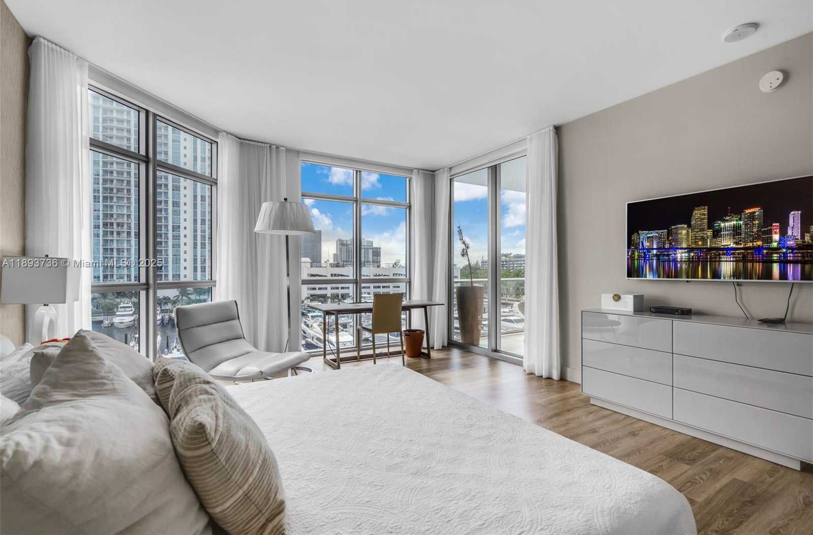 Small Image of 17301 BISCAYNE BLVD #501, North Miami Beach Number 24