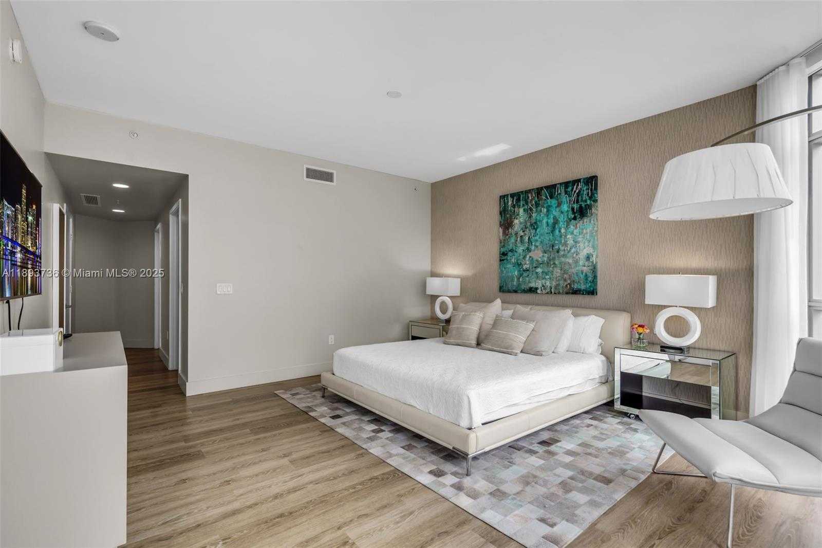 Small Image of 17301 BISCAYNE BLVD #501, North Miami Beach Number 25