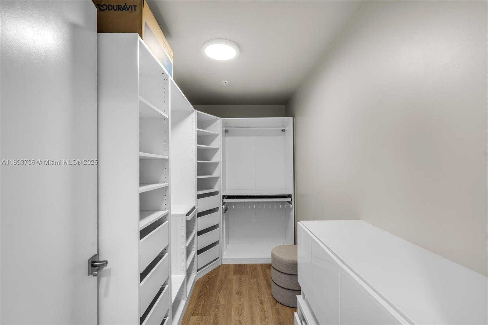 Small Image of 17301 BISCAYNE BLVD #501, North Miami Beach Number 28