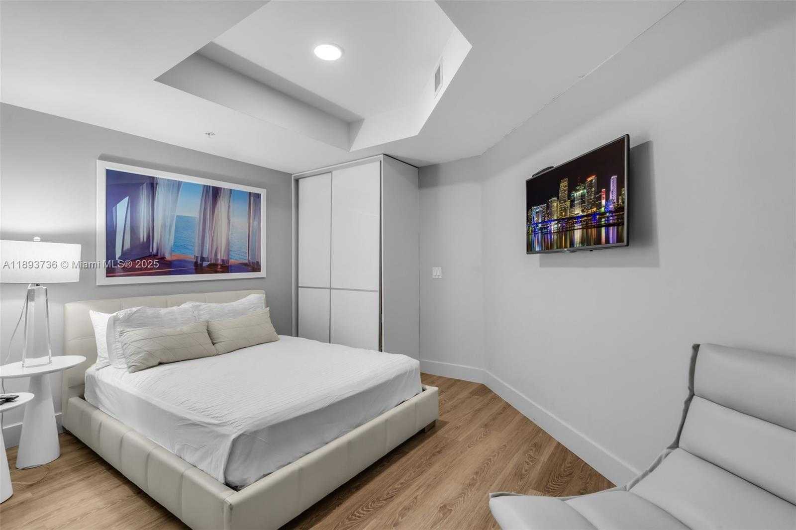 Small Image of 17301 BISCAYNE BLVD #501, North Miami Beach Number 35