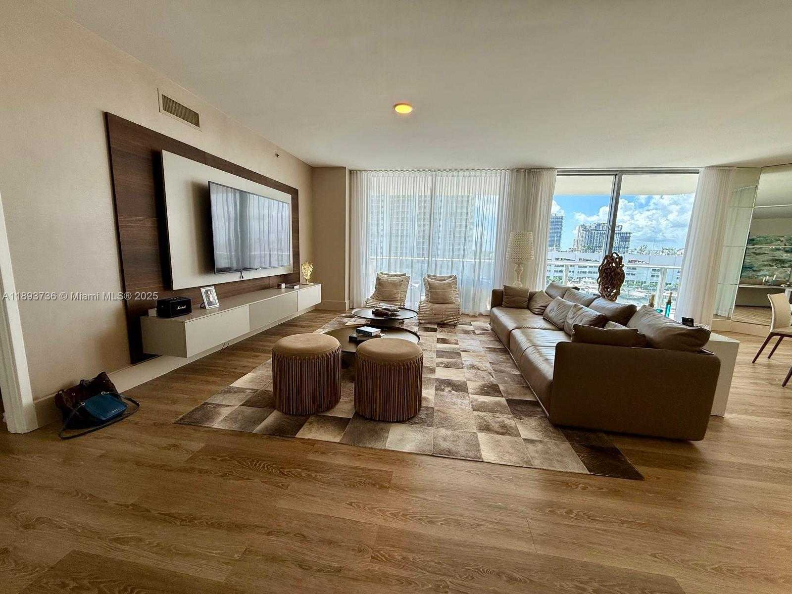 Small Image of 17301 BISCAYNE BLVD #501, North Miami Beach Number 6