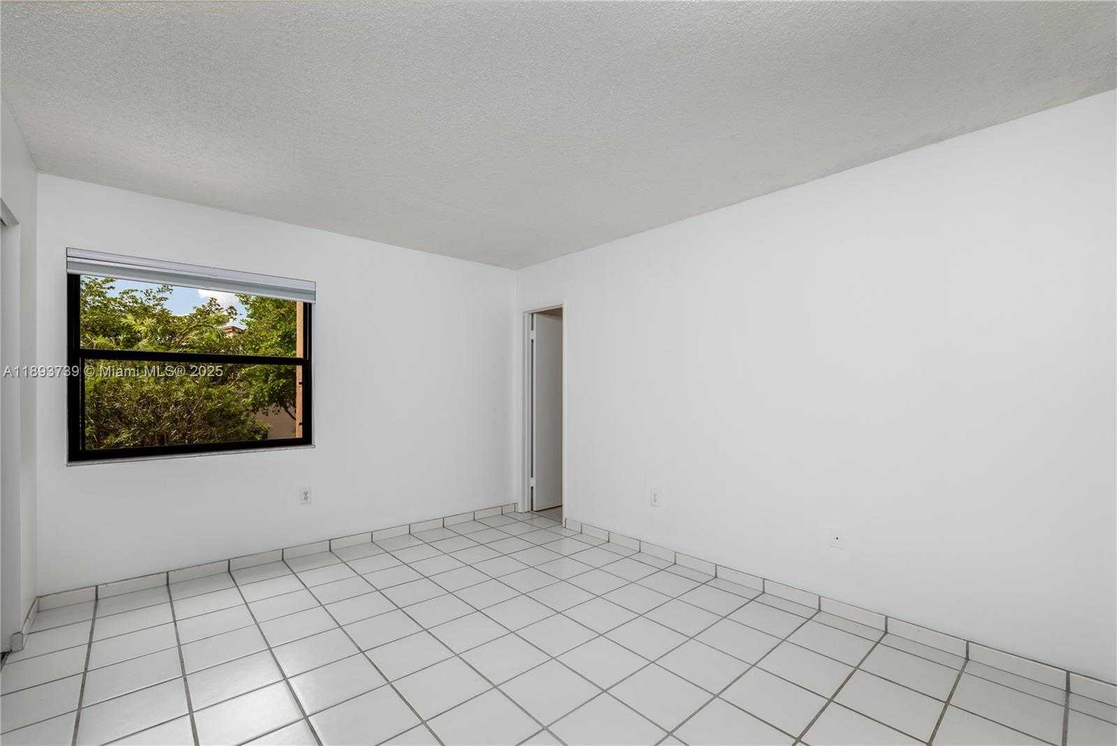 Small Image of 575 WEST PARK DR #206, Miami Number 12