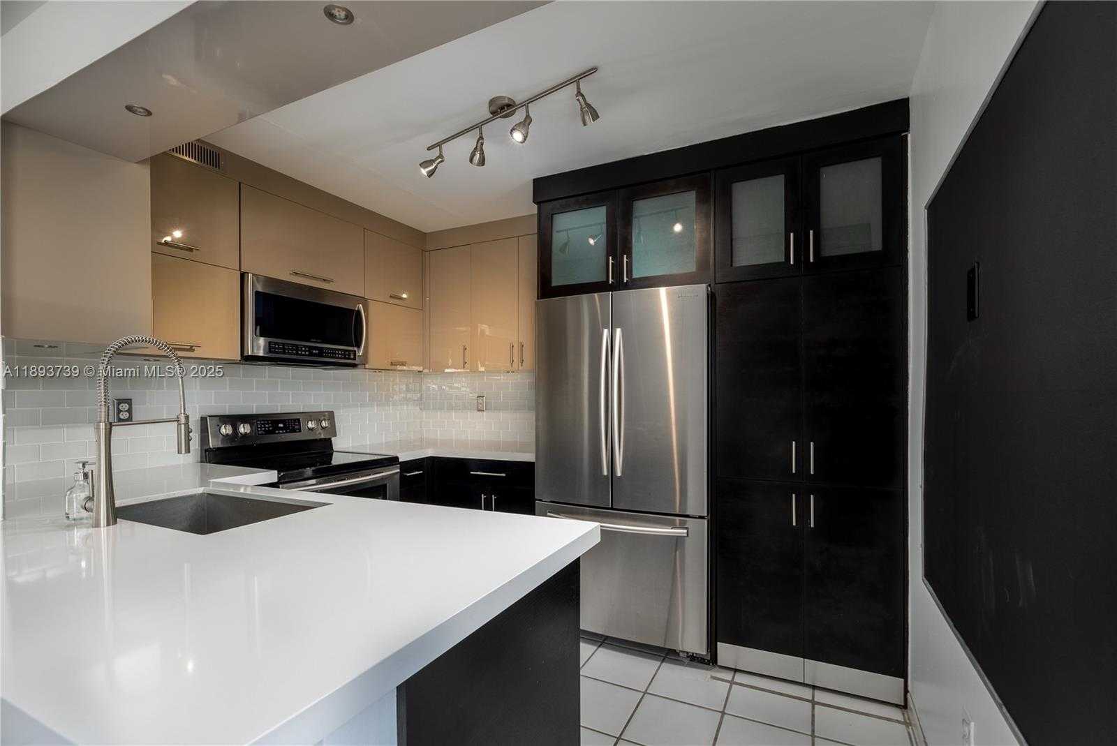Small Image of 575 WEST PARK DR #206, Miami Number 2