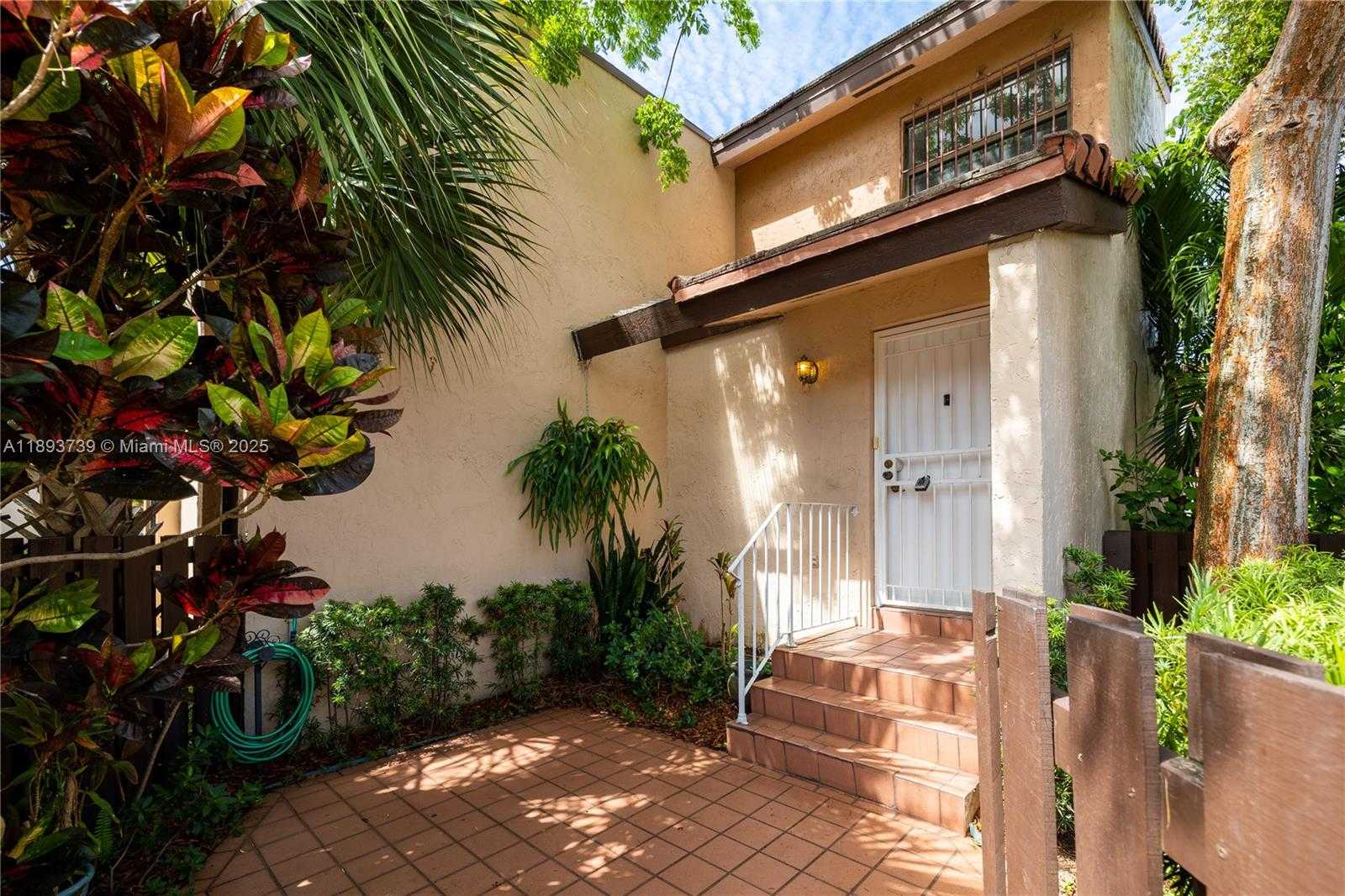 Small Image of 575 WEST PARK DR #206, Miami Number 3