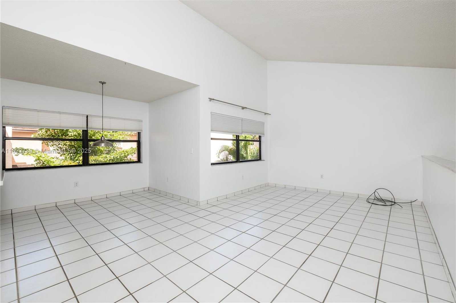 Small Image of 575 WEST PARK DR #206, Miami Number 5